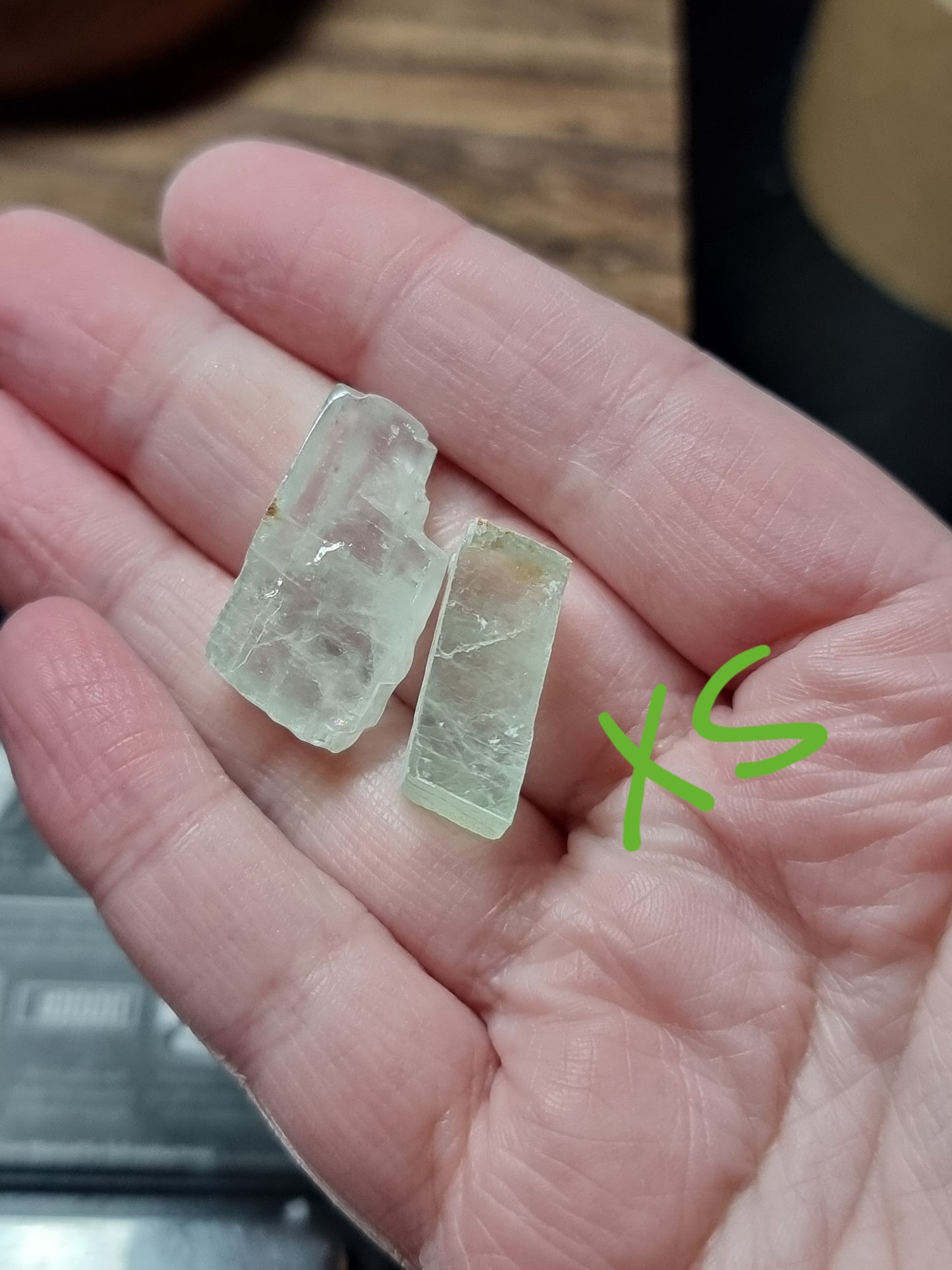 Raw green calcite