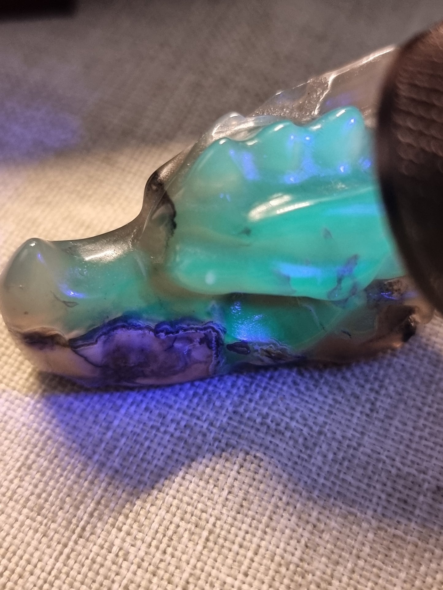 Volcano agate dragon head carving
