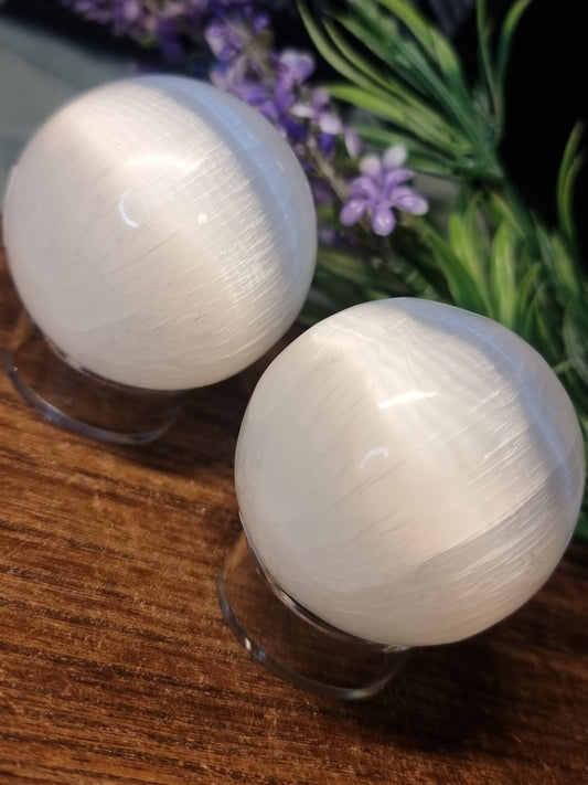 Satin spar spheres