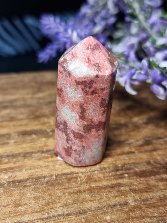 Thulite point