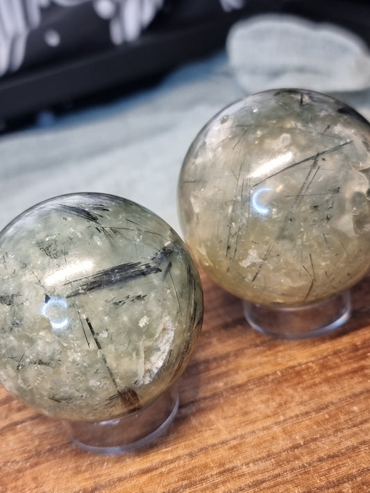 Prehnite spheres