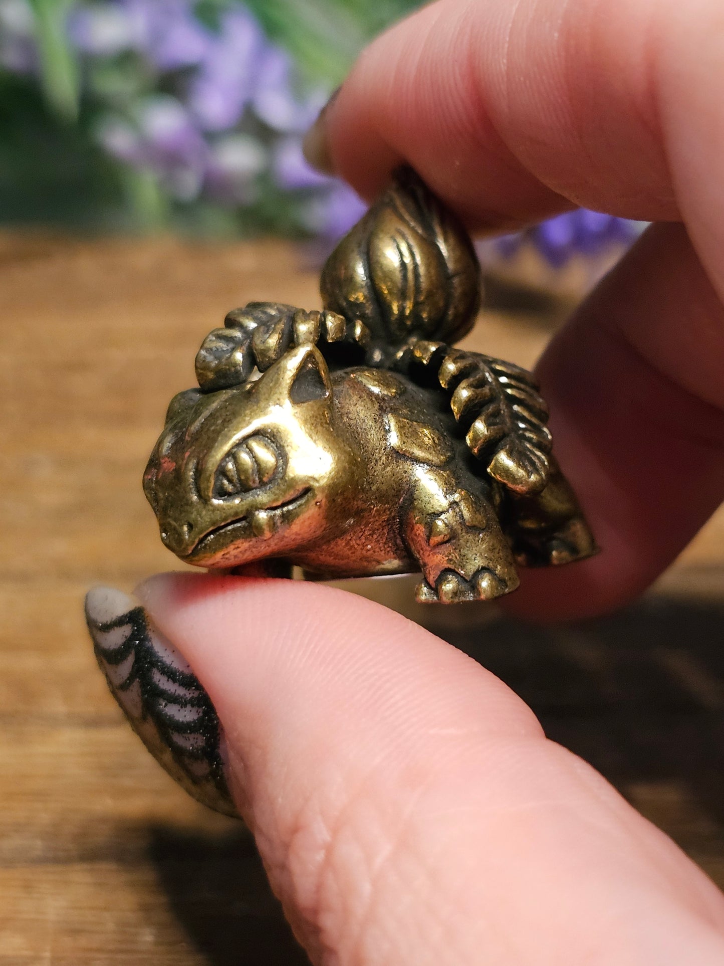 Brass Ivysaur carving