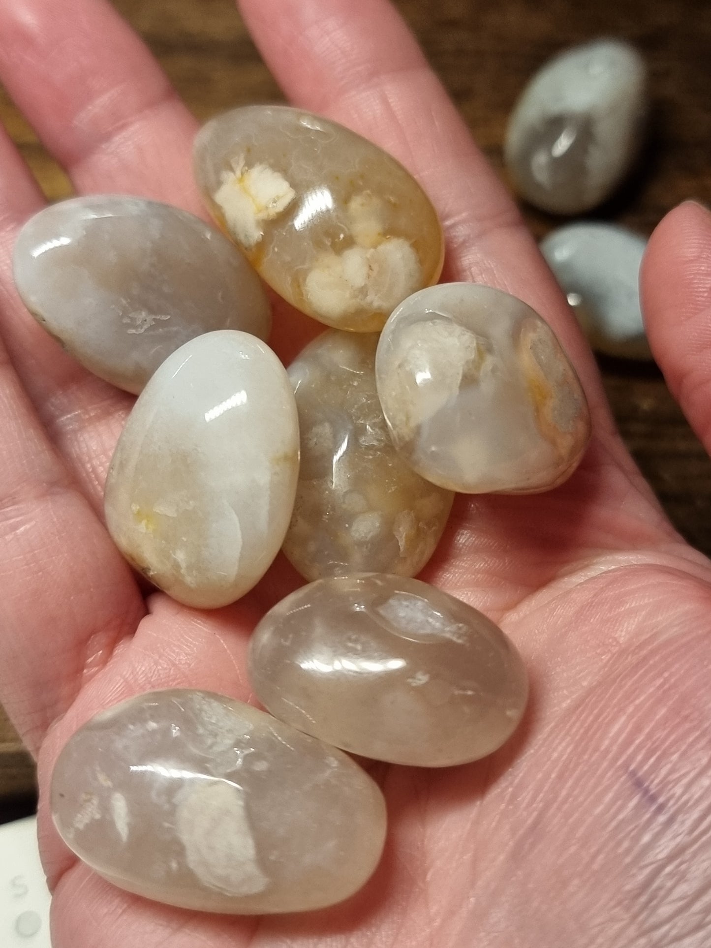 Flower agate tumbles