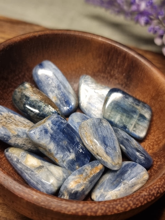 Small kyanite tumbles