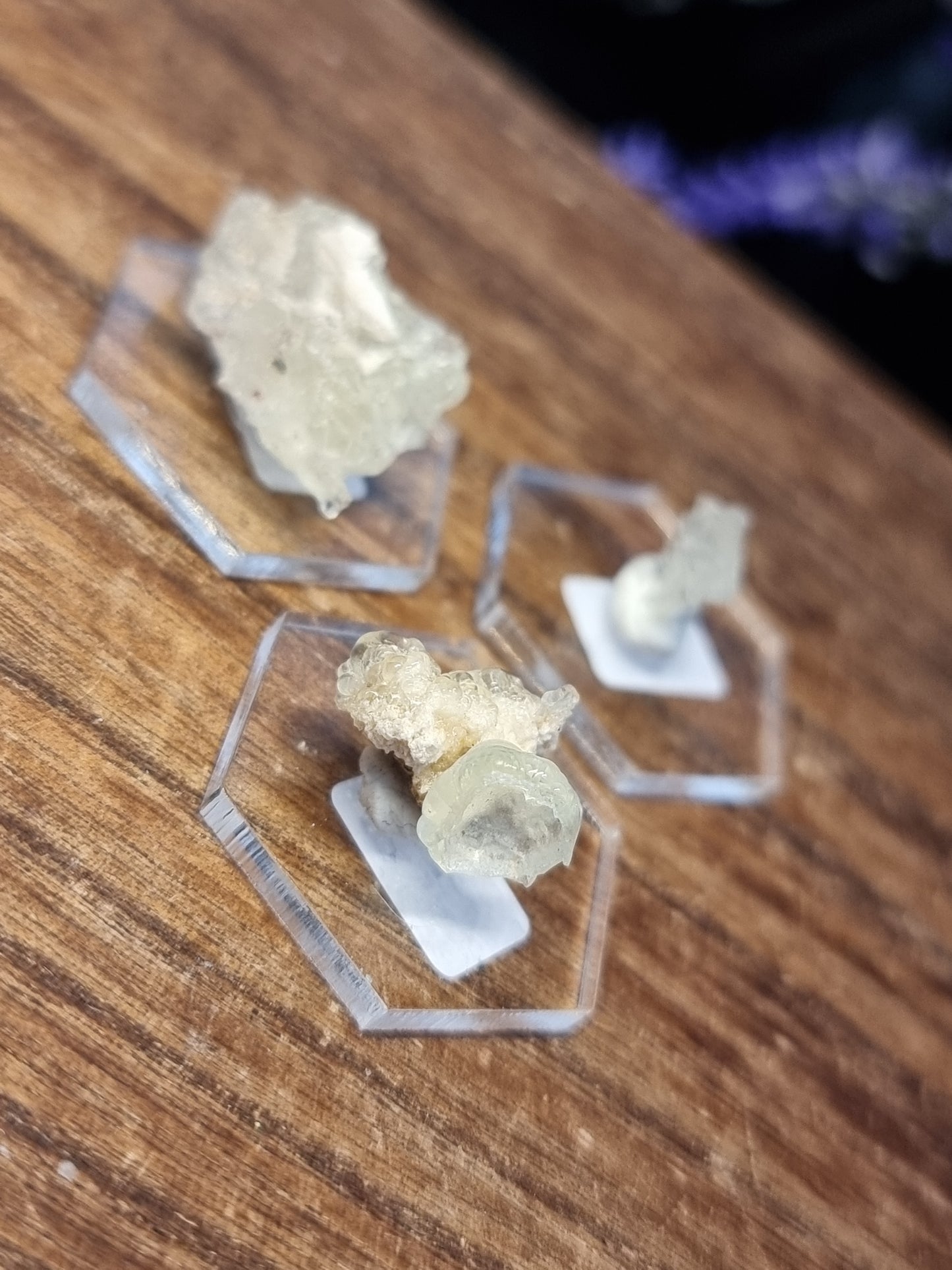 Hyalite opal specimens (UV)