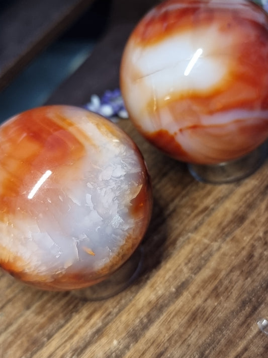 Carnelian spheres
