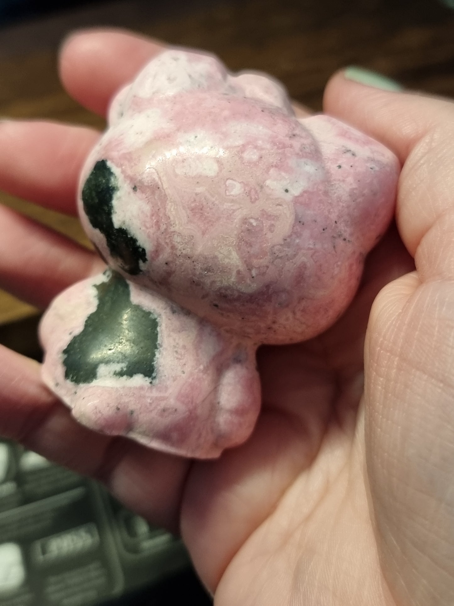 Peruvian rhodonite hello kitty carving