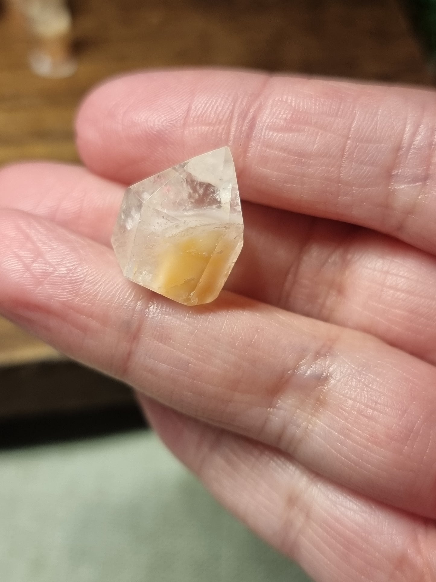 Amphibole quartz mini points