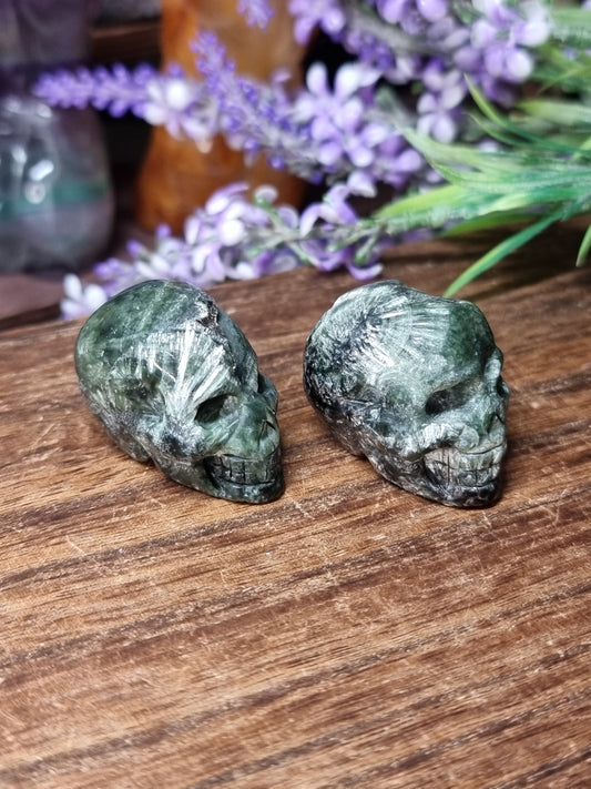 Seraphinite skulls