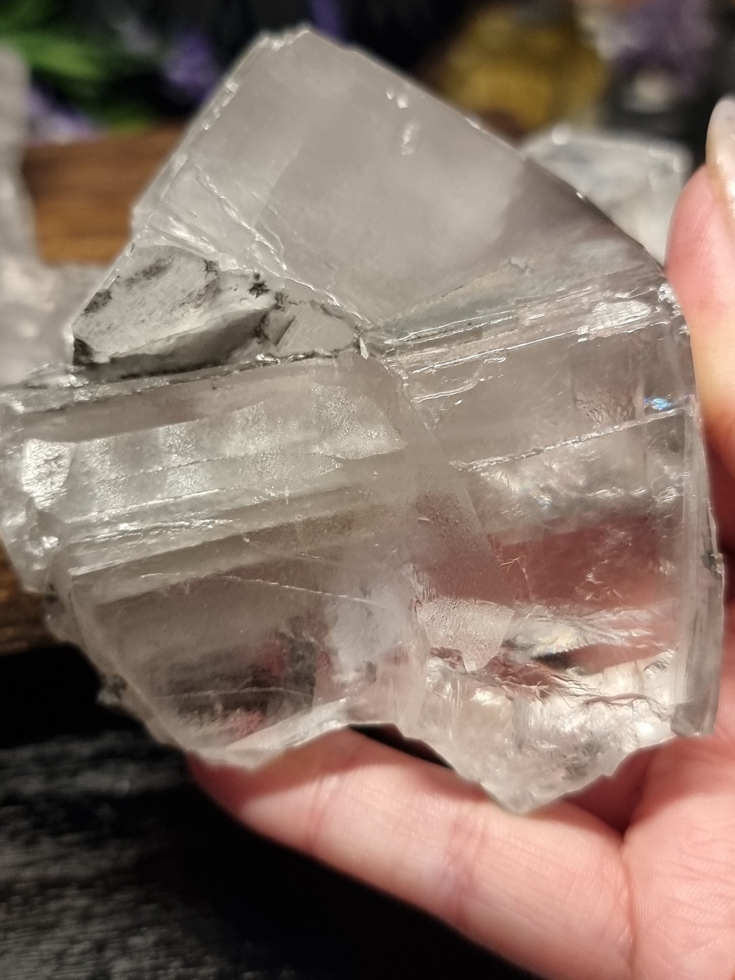 Xianghualing calcite with bismuthinite phantoms