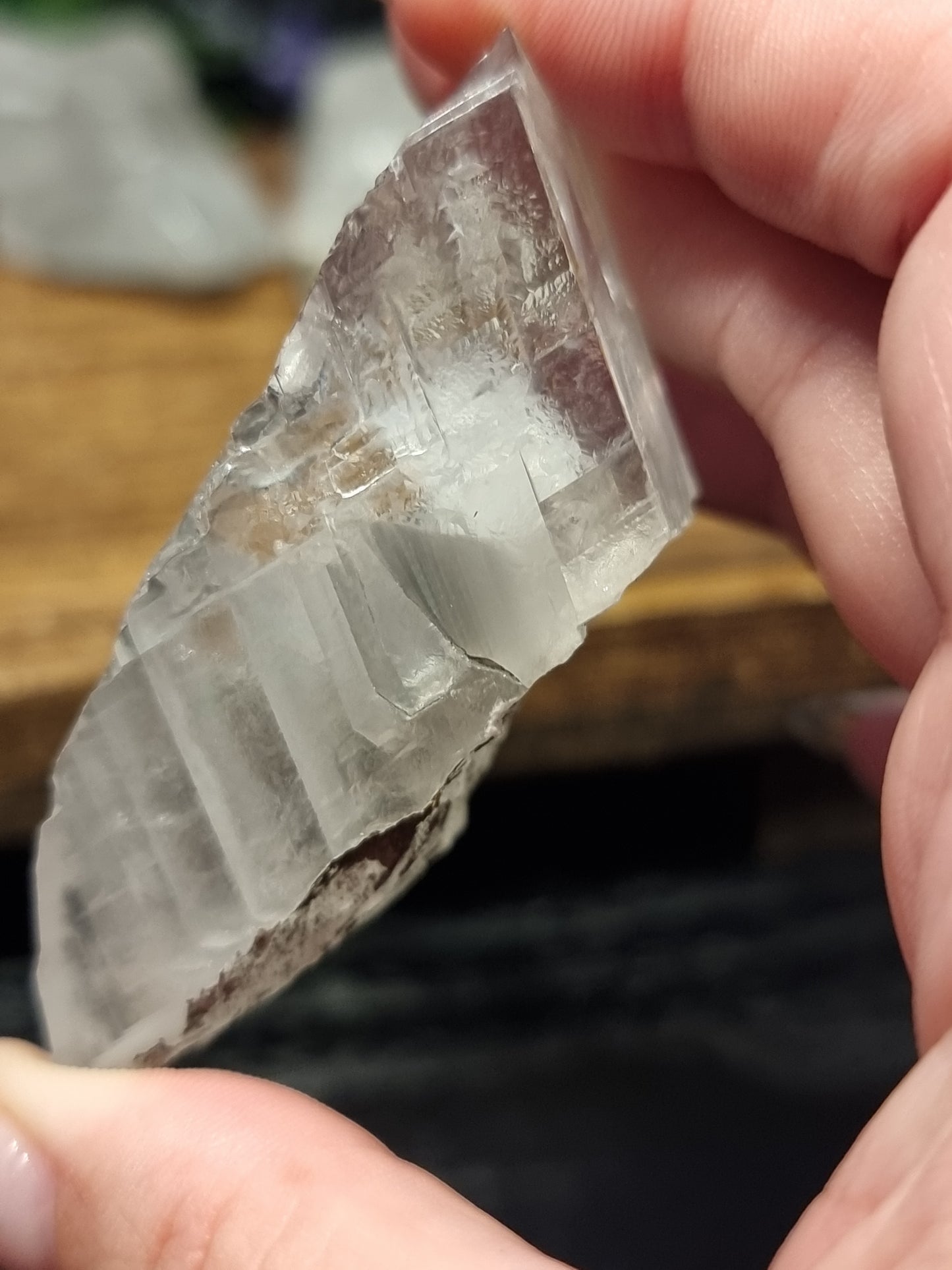 Xianghualing calcite with bismuthinite phantoms