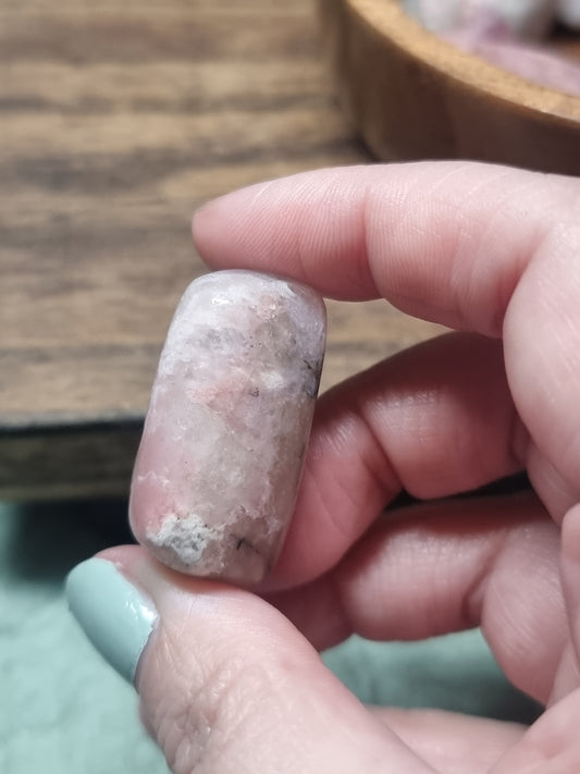 Thulite tumblestones