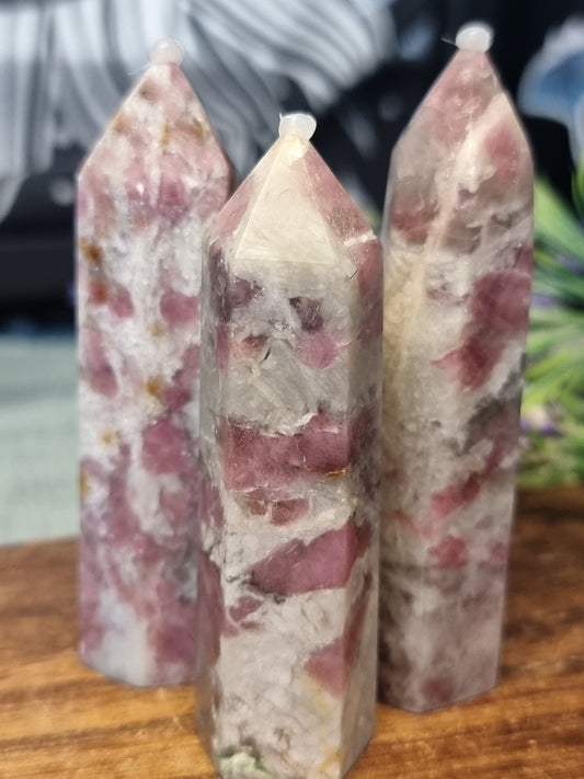 Pink tourmaline in Albite towers