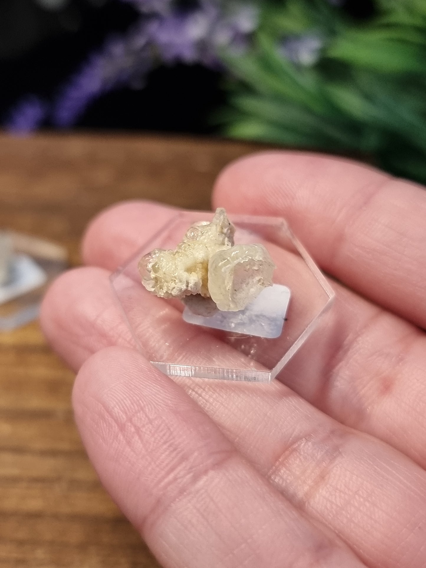 Hyalite opal specimens (UV)