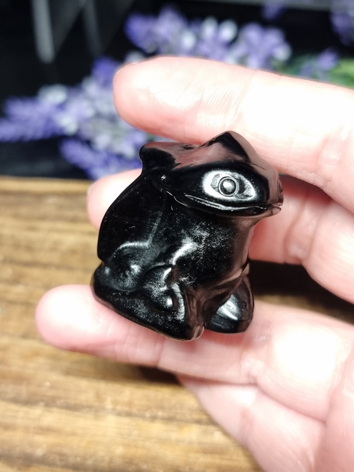 Obsidian toothless carving