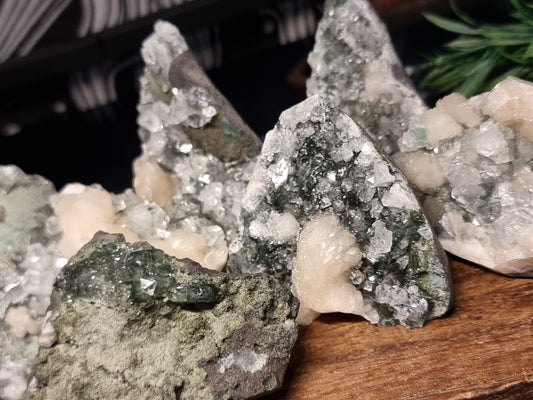 Marshy green apophyllite