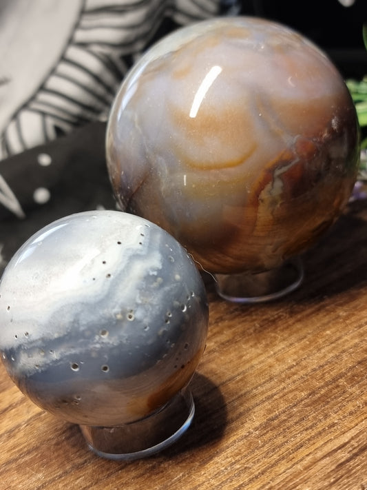 Starry sky agate spheres