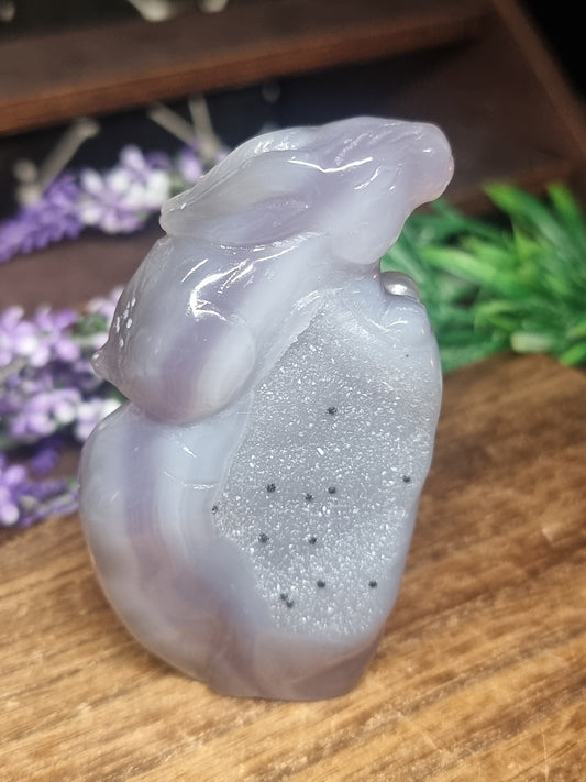 Agate bunny carving