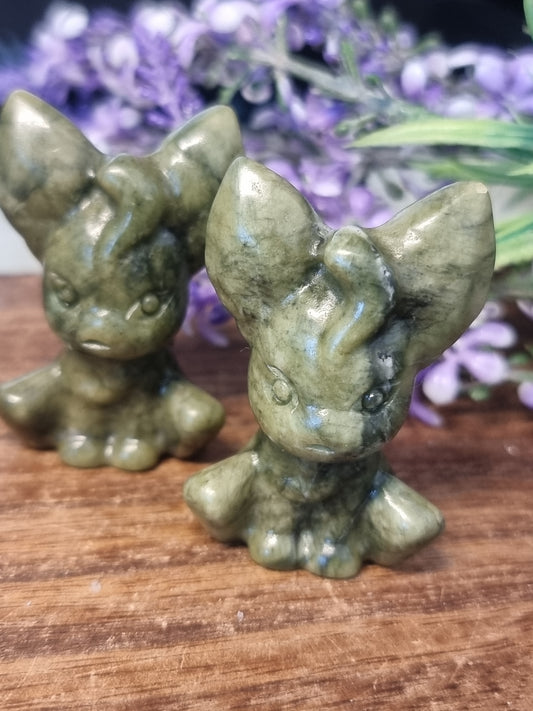 Xiuyan jade leafeon carvings