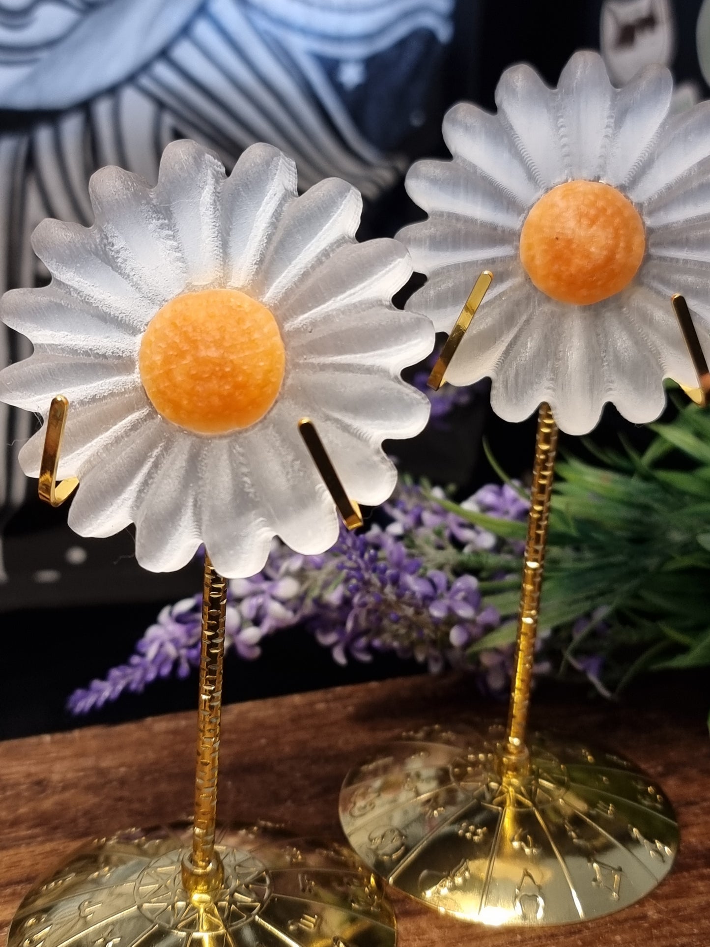 Satin spar Daisies