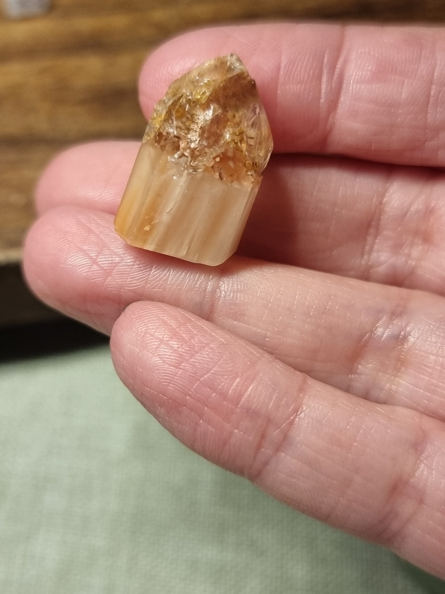 Amphibole quartz mini points