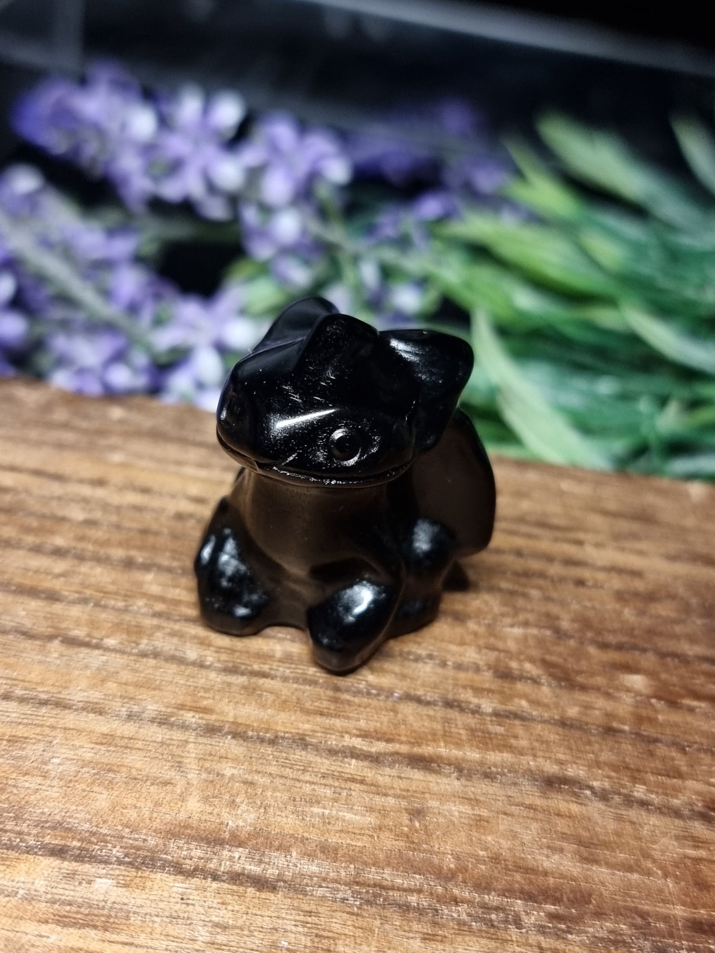 Obsidian toothless carving
