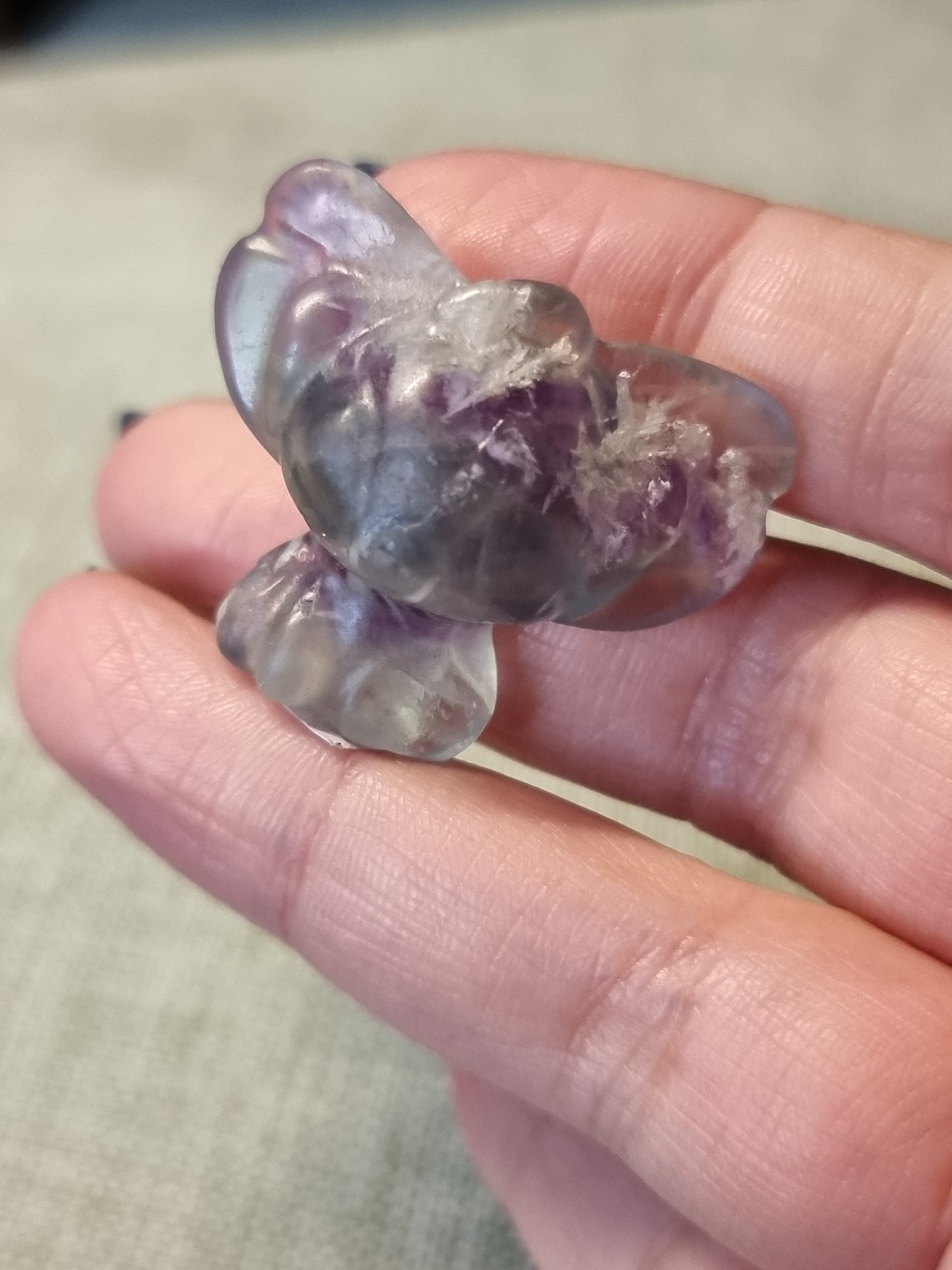 Feather fluorite stitch carving
