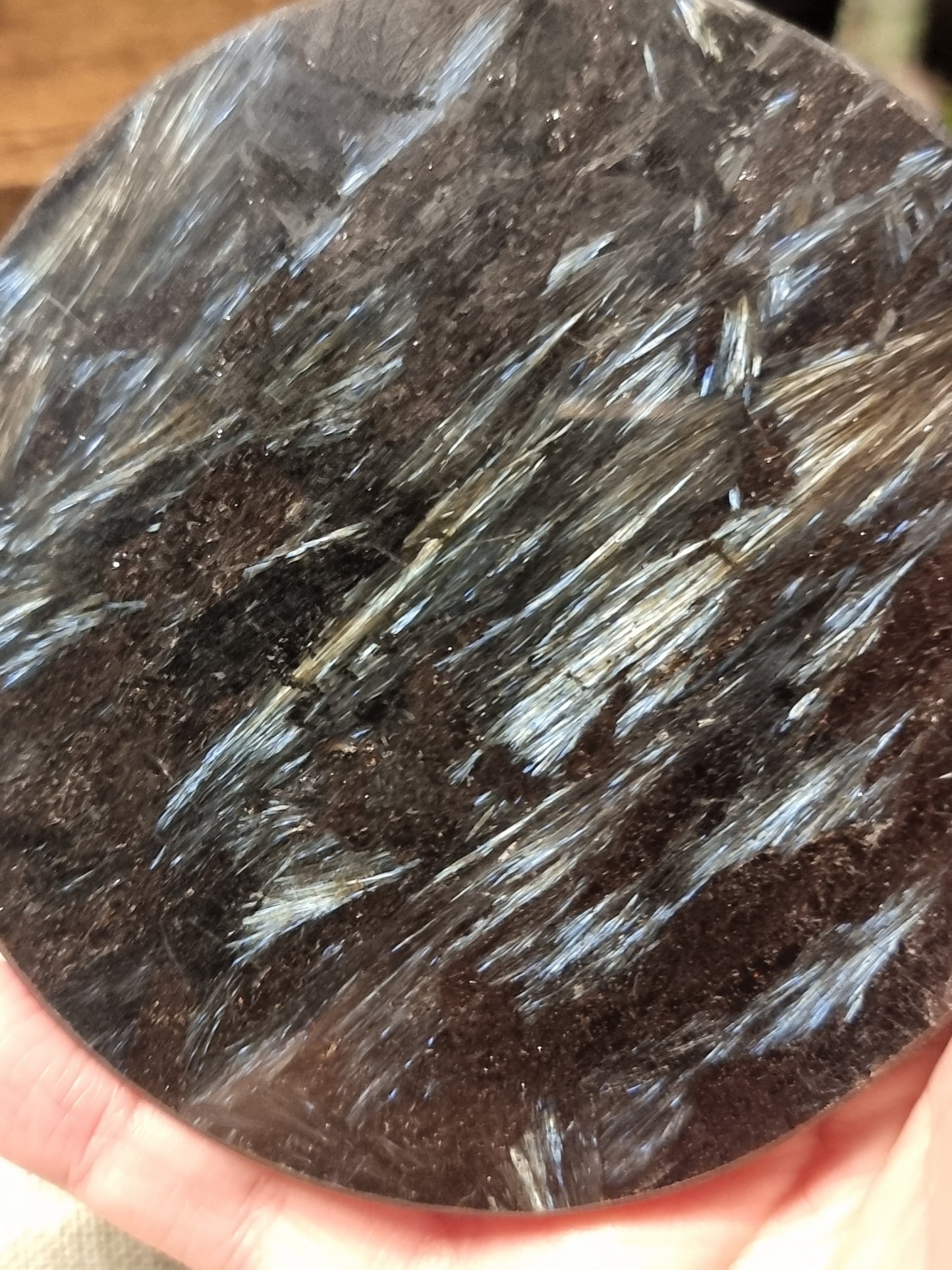 Arfvedsonite disc