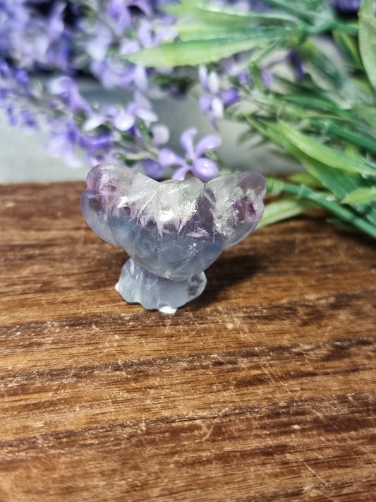 Feather fluorite stitch carving