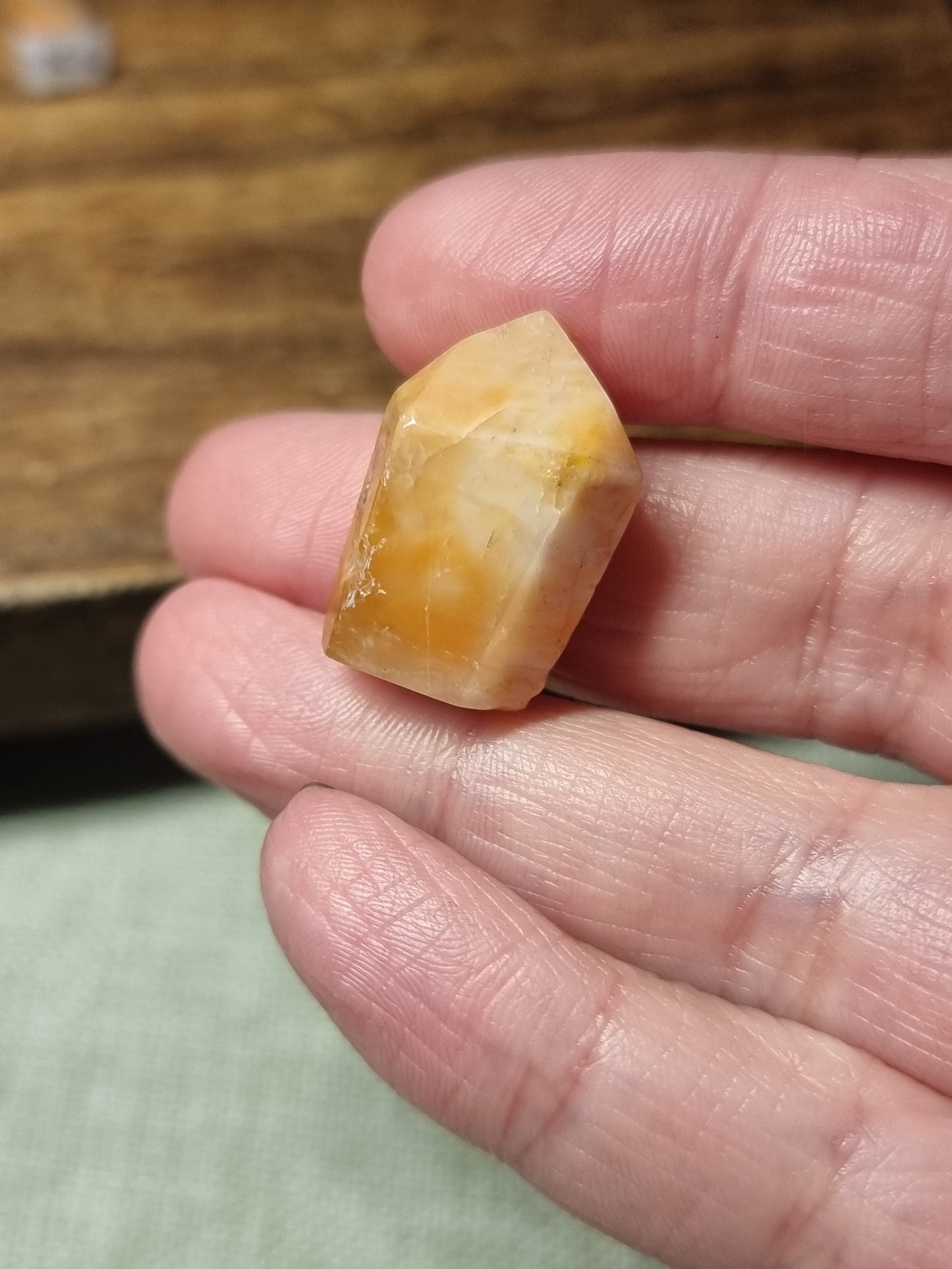 Amphibole quartz mini points
