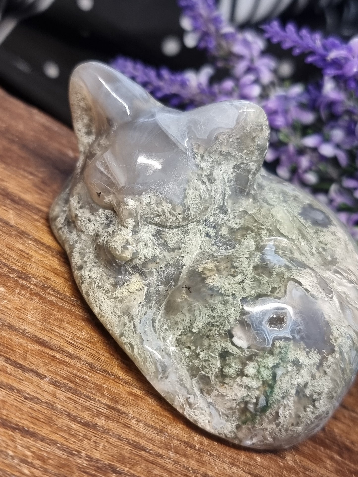 Moss agate sleeping cat carving