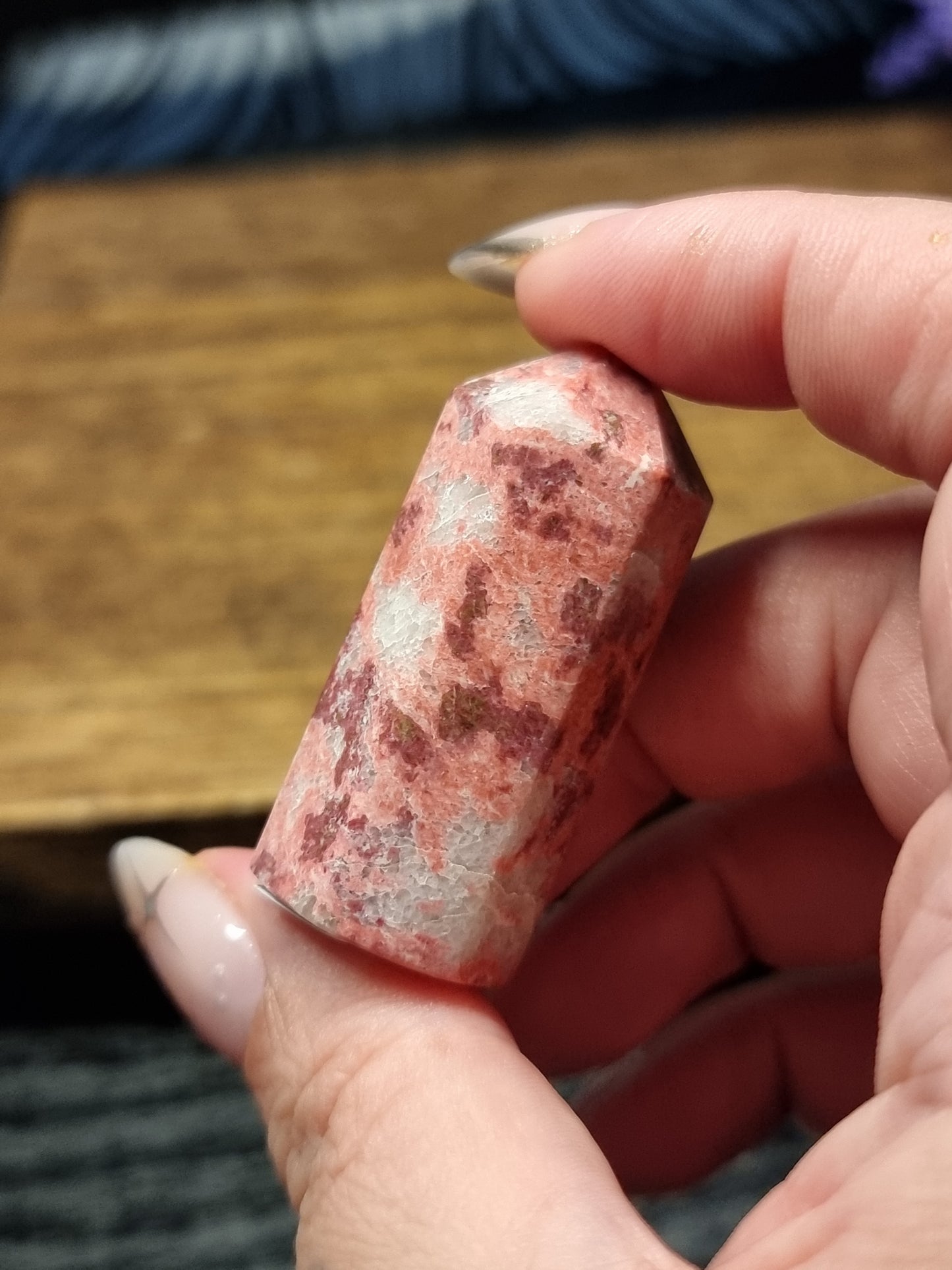 Thulite point