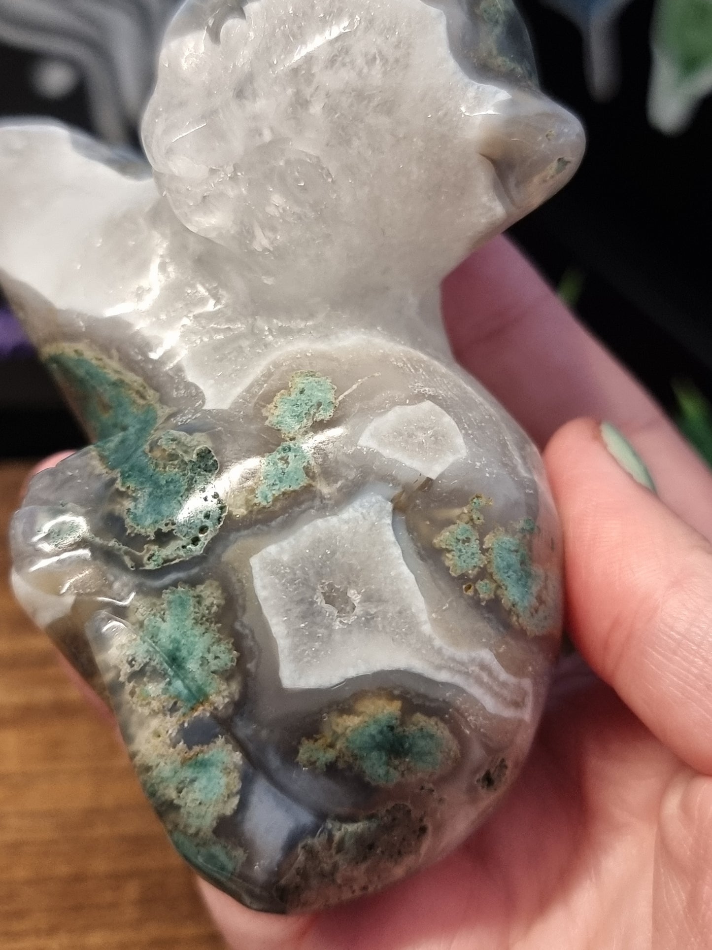Moss agate laying cat carving