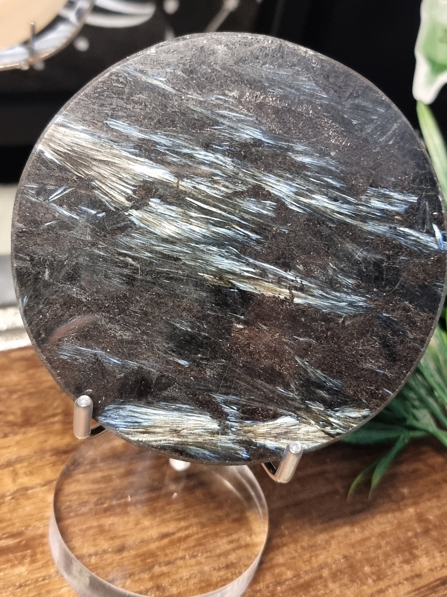 Arfvedsonite disc