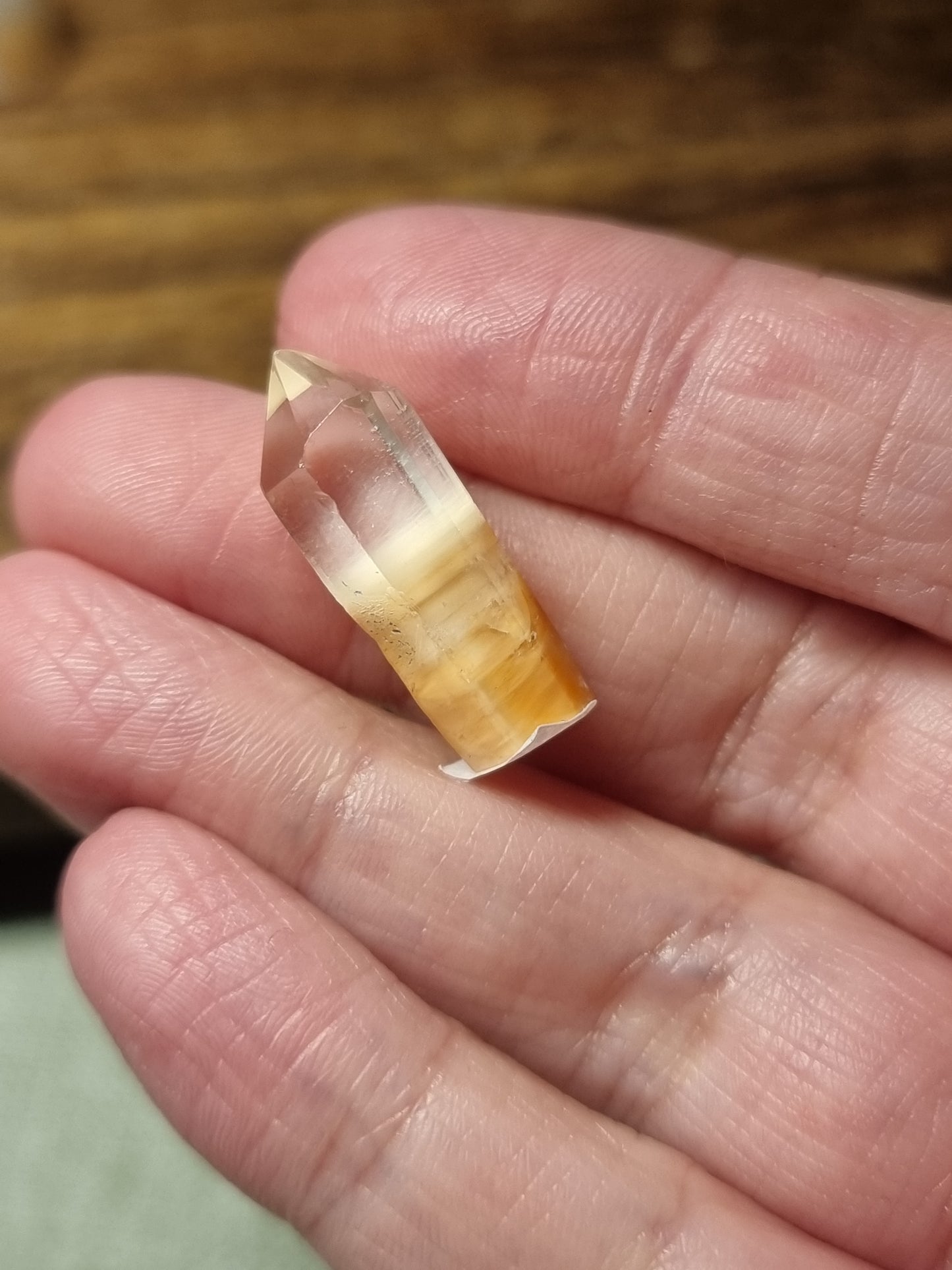 Amphibole quartz mini points