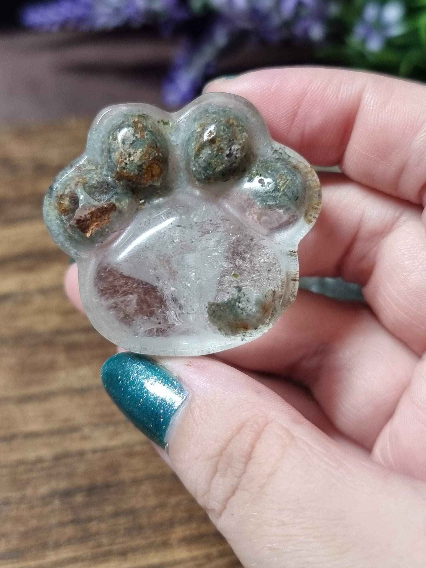 Garden quartz paws