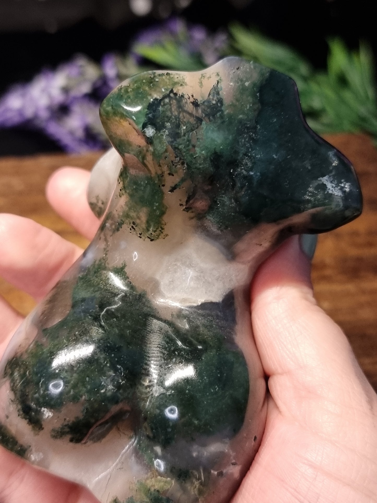 Druzy moss agate body carving