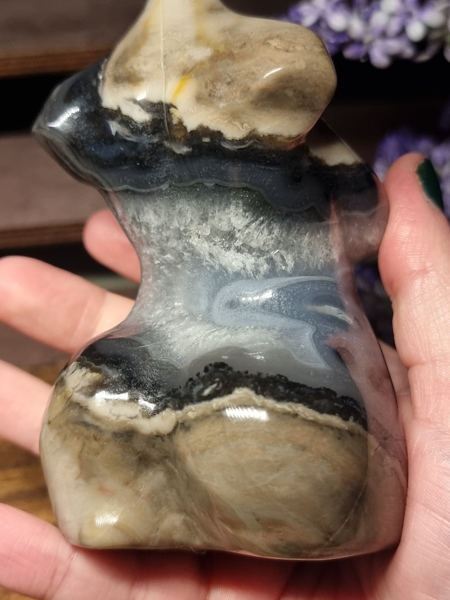Volcano agate body carving