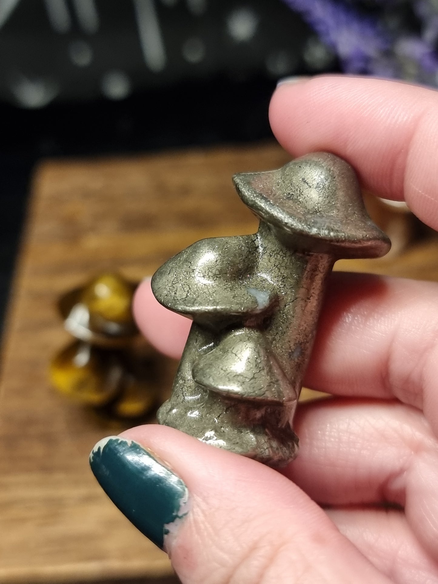Triple mushroom carvings