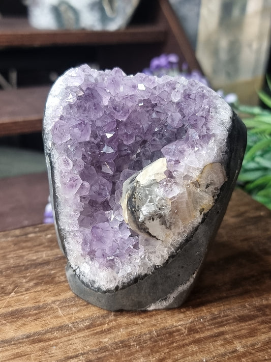 Amethyst with calcite druzy