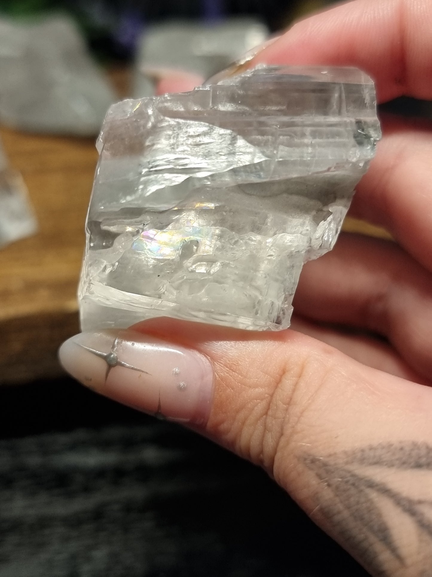 Xianghualing calcite with bismuthinite phantoms