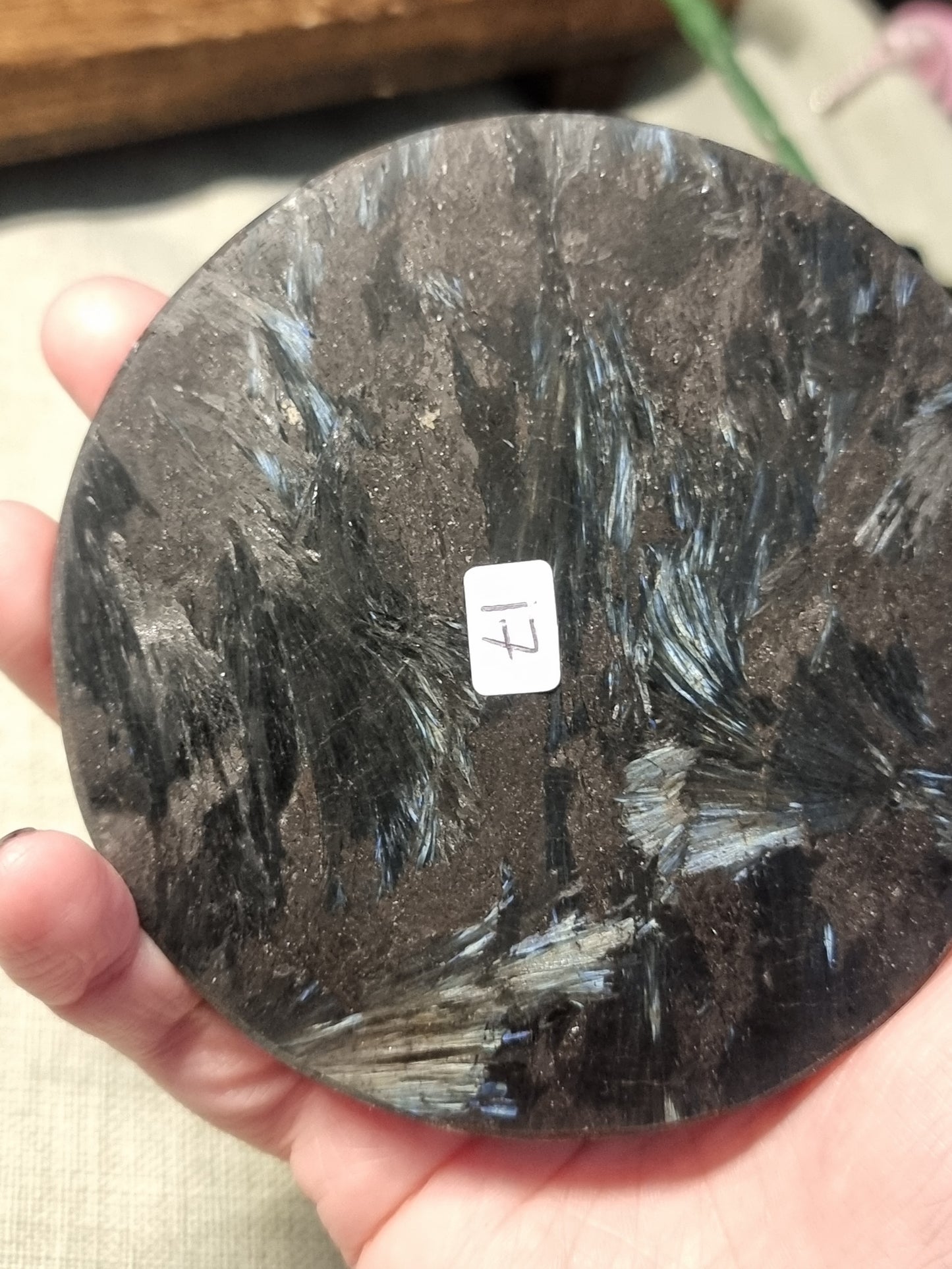 Arfvedsonite disc