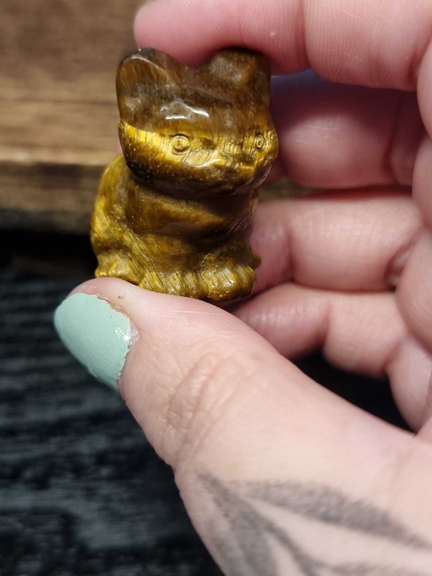 Sitting cat carvings