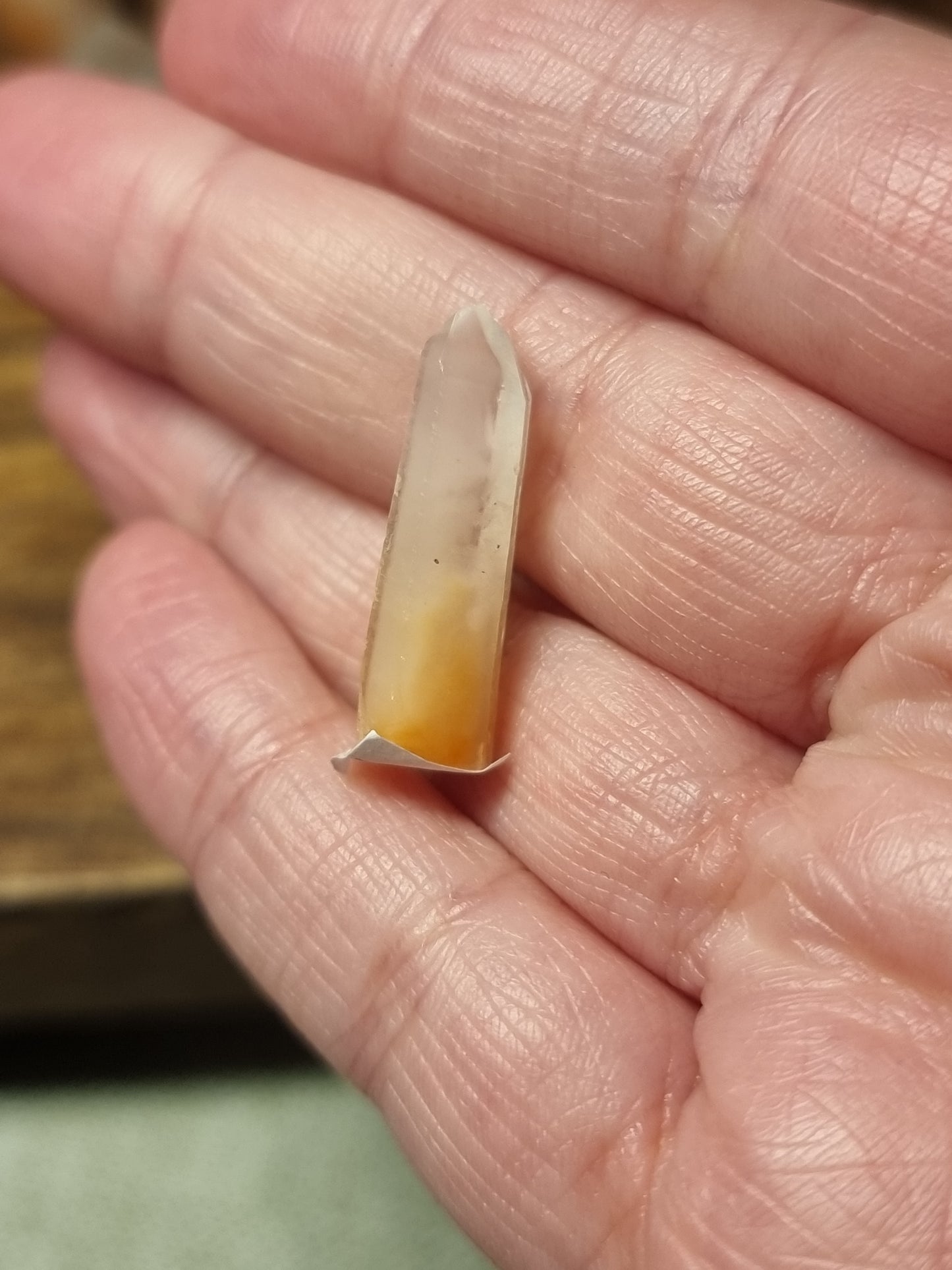 Amphibole quartz mini points
