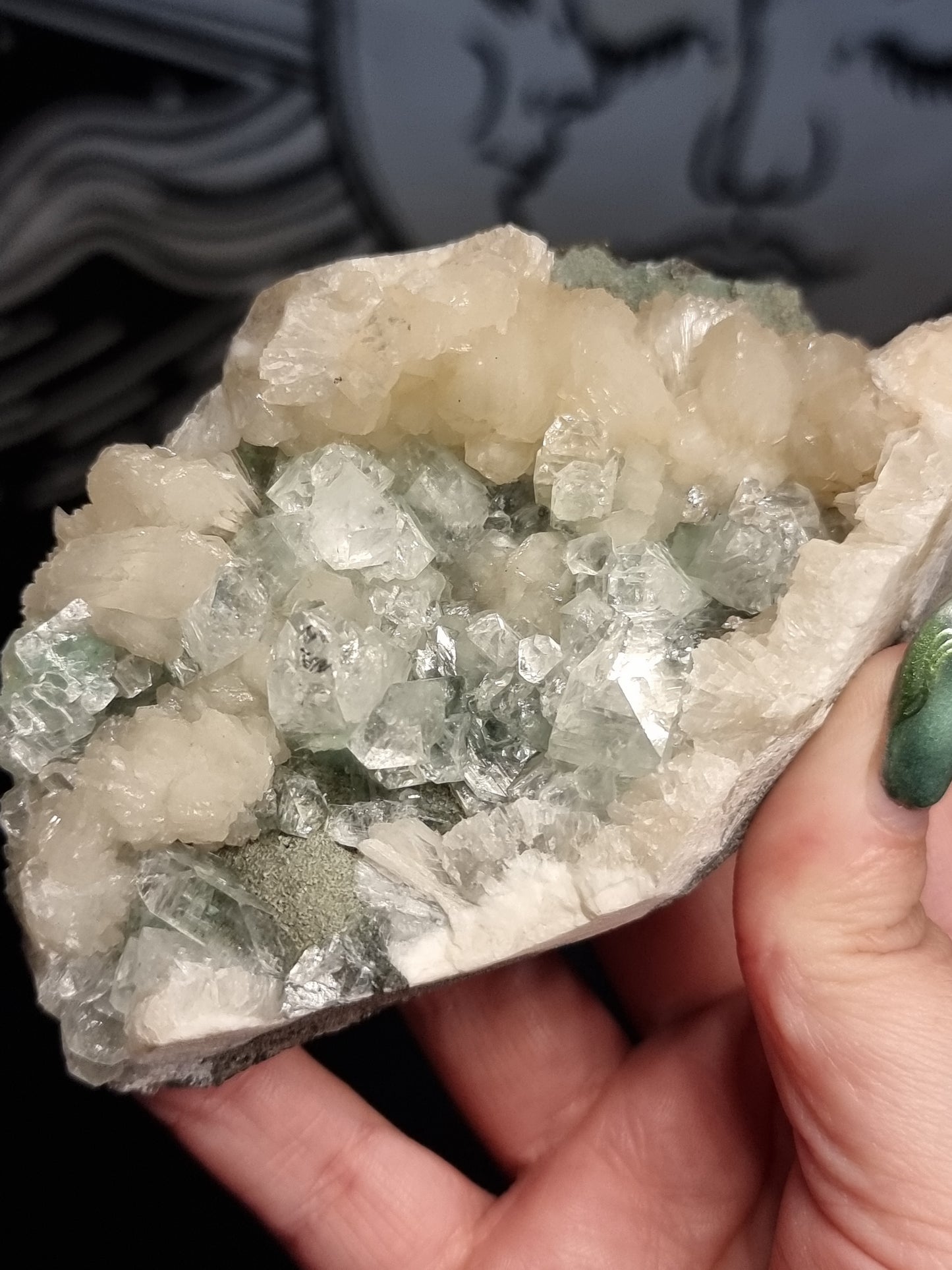 Marshy green apophyllite