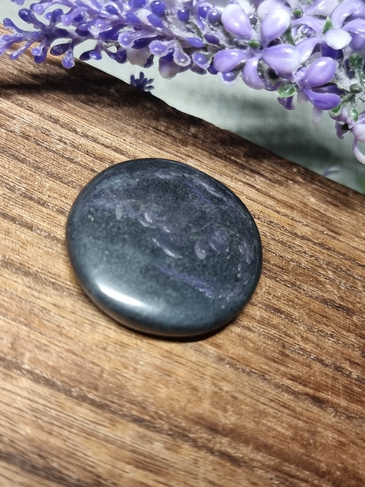 Hematite flatstone