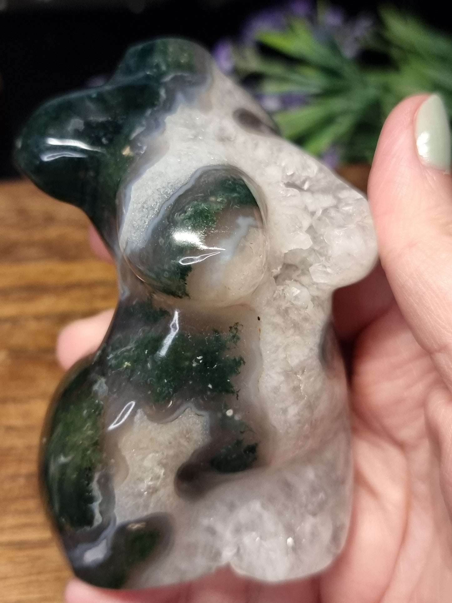 Druzy moss agate body carving