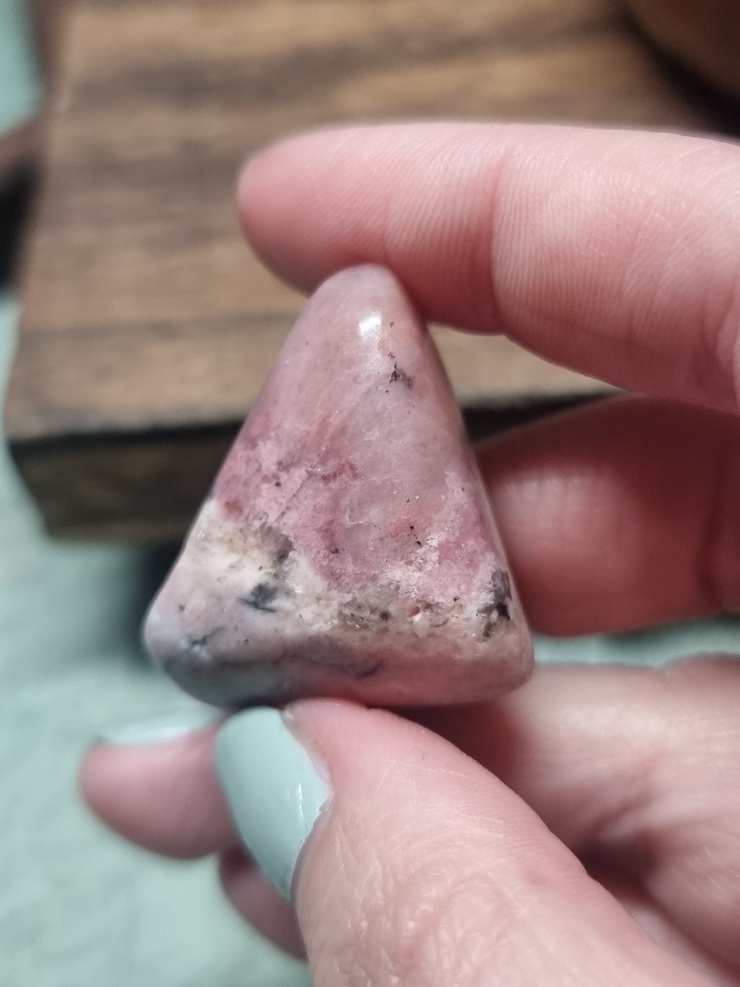 Thulite tumblestones
